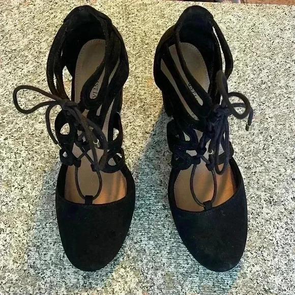 Christian Siriano for Payless Heels - Picture 2 of 4